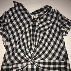 Black and White Checkered Tied Up Crop top.